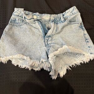 Light blue denim shorts with frayed hem/Size 22 (000) high rise